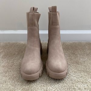 US 8 Tan/ Nude Boots